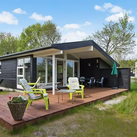 Fleur - 50m From The Sea By Interhome