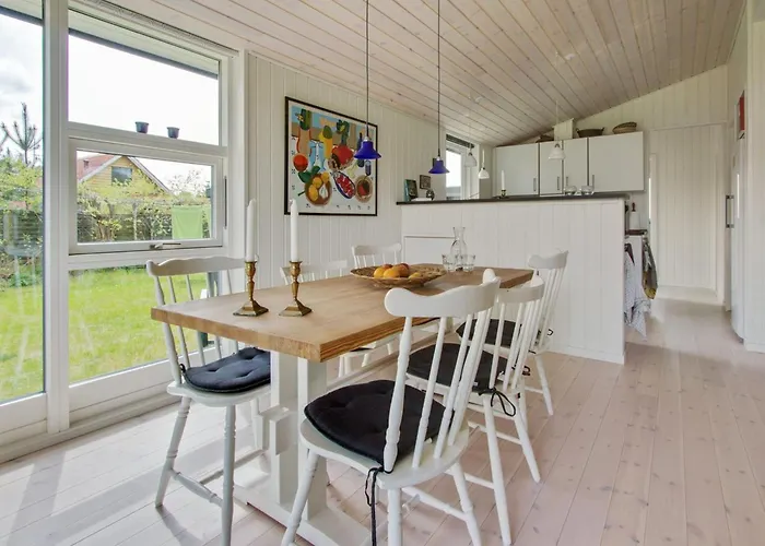 Fleur - 50m From The Sea By Interhome Nyaraló